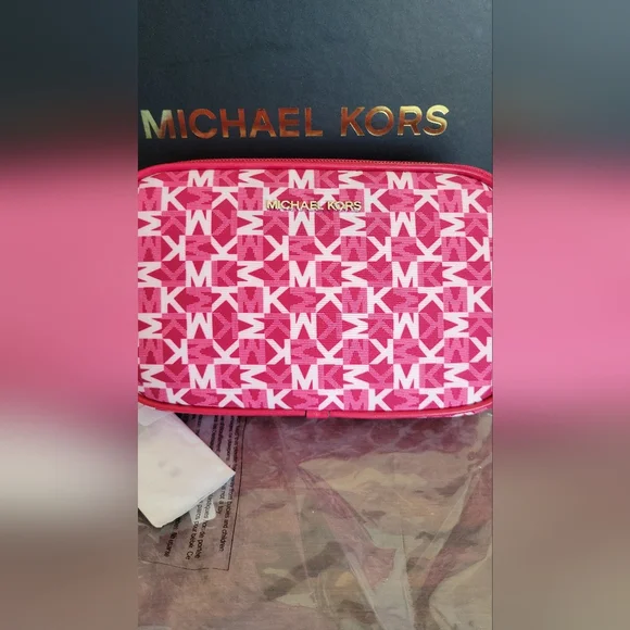 NWT Michael Kors Khai Small Logo Printed Sling Pack